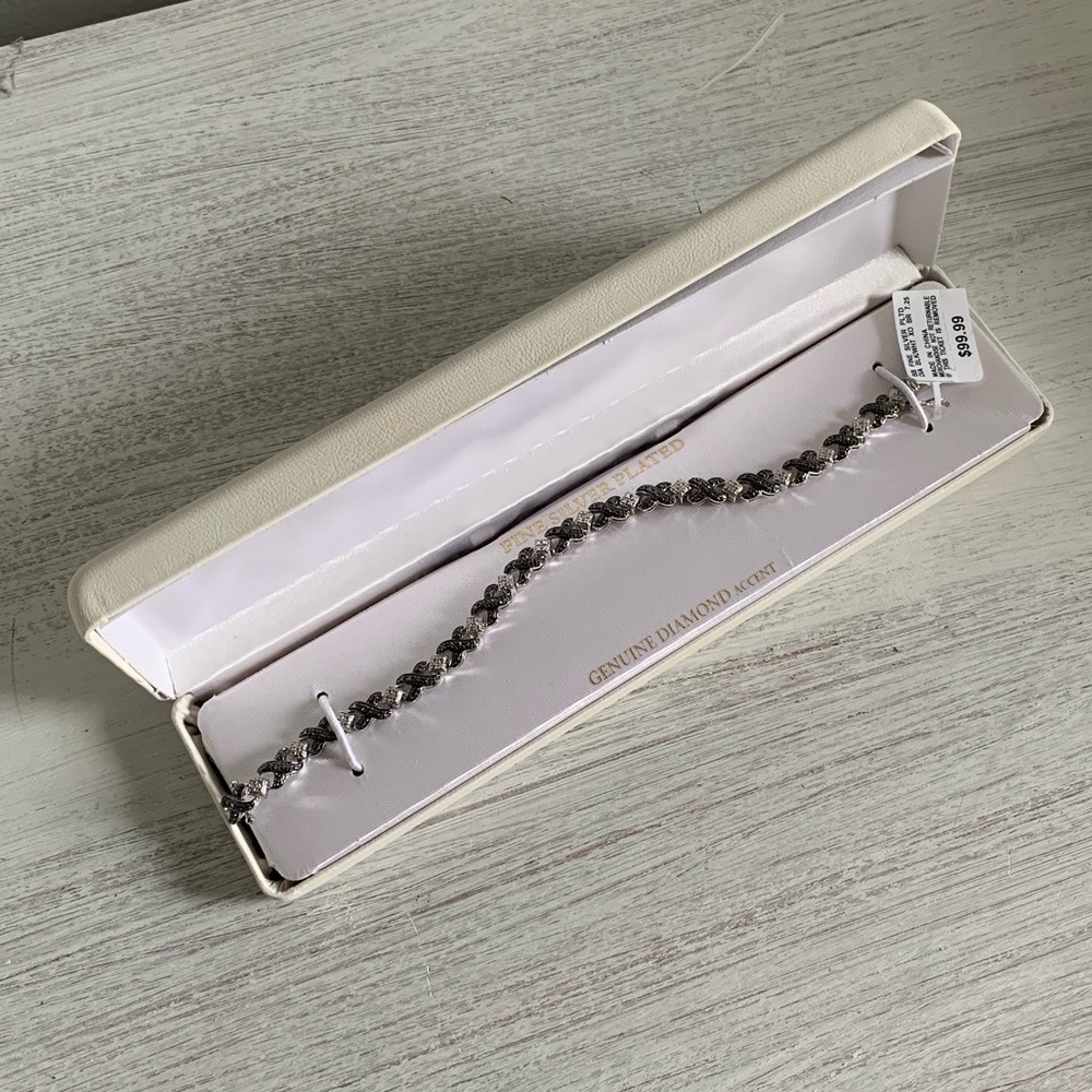 Diamond tennis bracelet